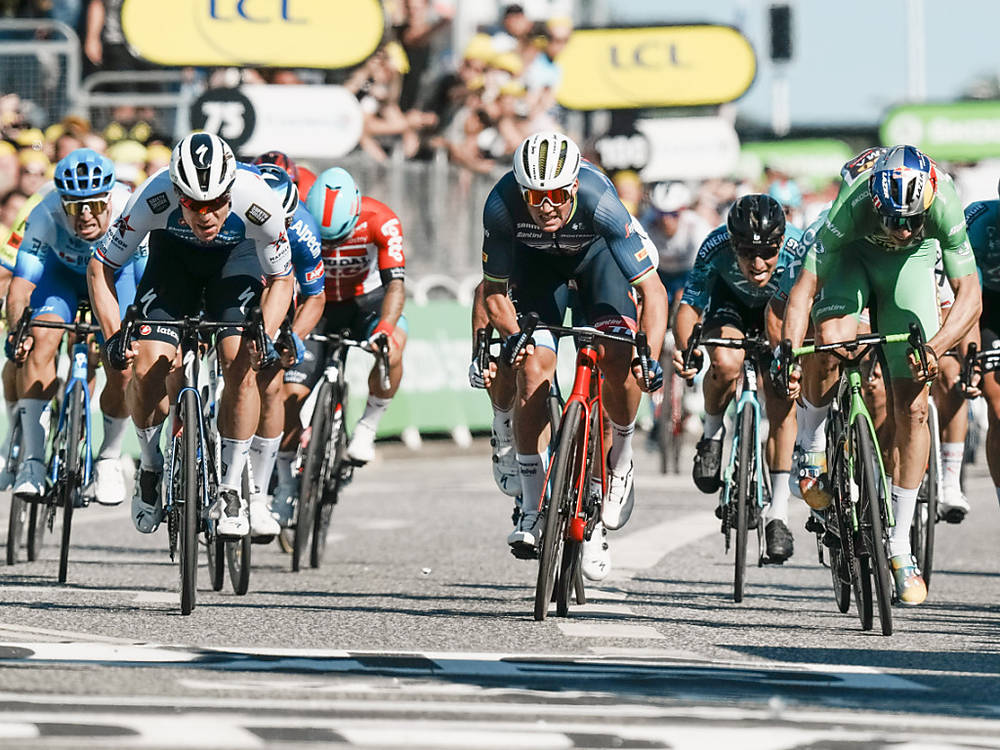 Tour de France Jakobsen gagne la 2e étape, van Aert en jaune