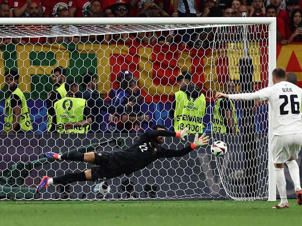 Diogo Costa sends Portugal into quarter-finals